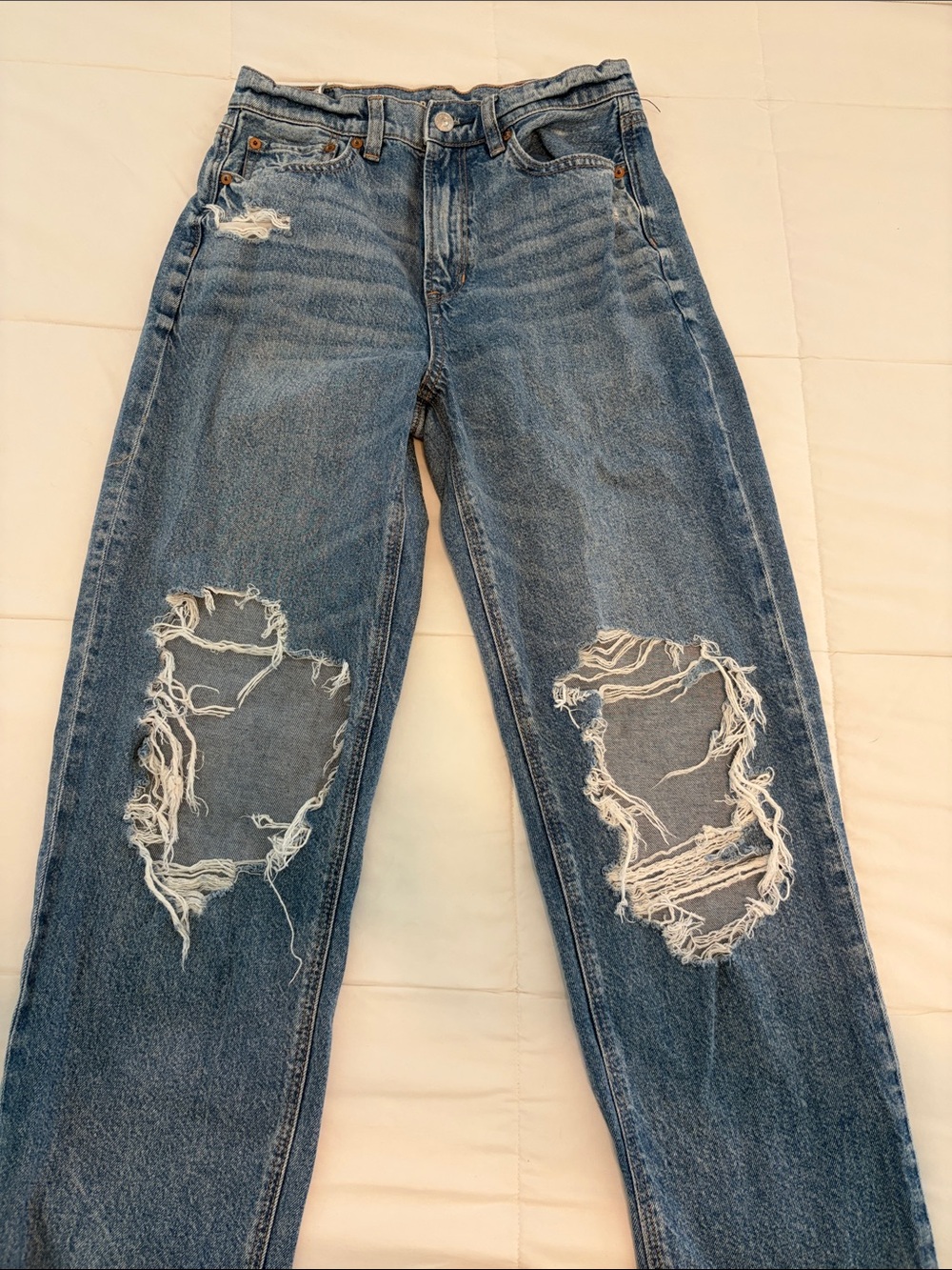 American Eagle Outfitters Light Blue Distressed Boyfriend Jeans